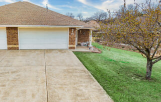 Front exterior of 1552 Meadowhill Drive in Mountain Home AR