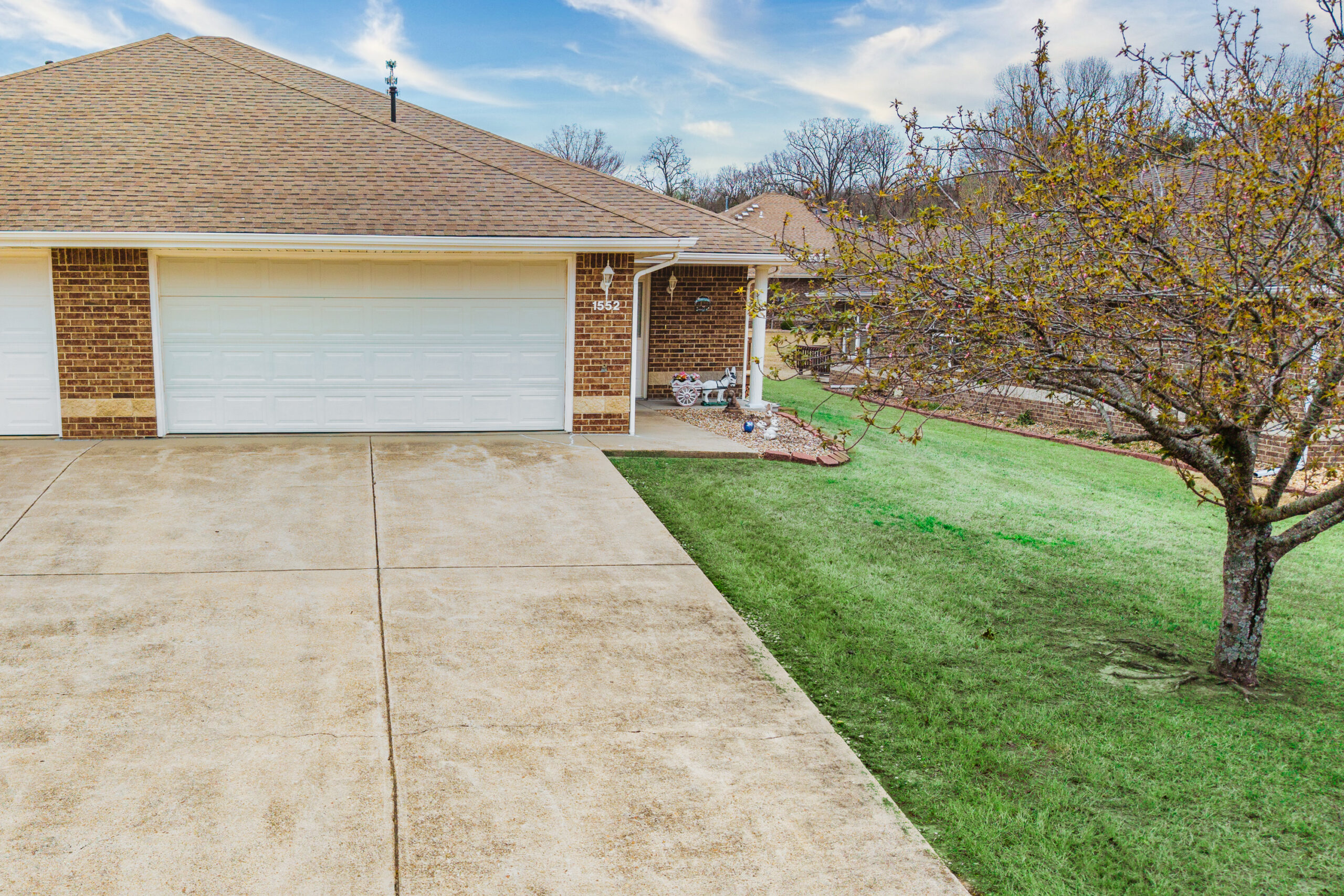 Front exterior of 1552 Meadowhill Drive in Mountain Home AR