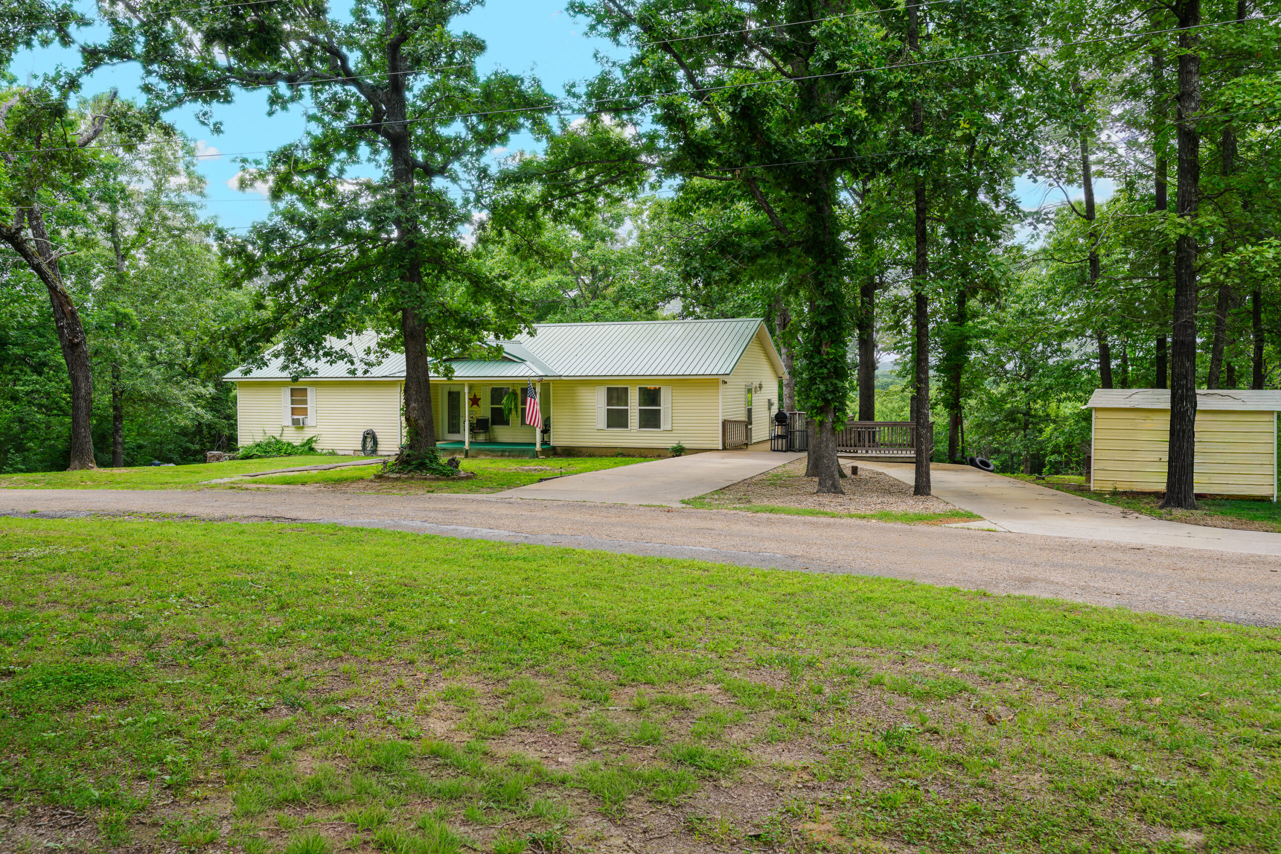 Front view of 226 Deer Park Loop, a 2-bedroom, 3-bath home just outside Mountain Home, Arkansas.