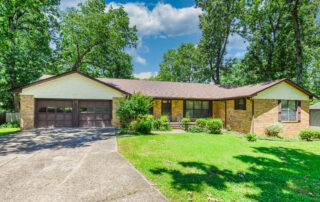 Front view of 809 Colombia Drive, a 3-bedroom brick ranch home in Mountain Home, Arkansas.