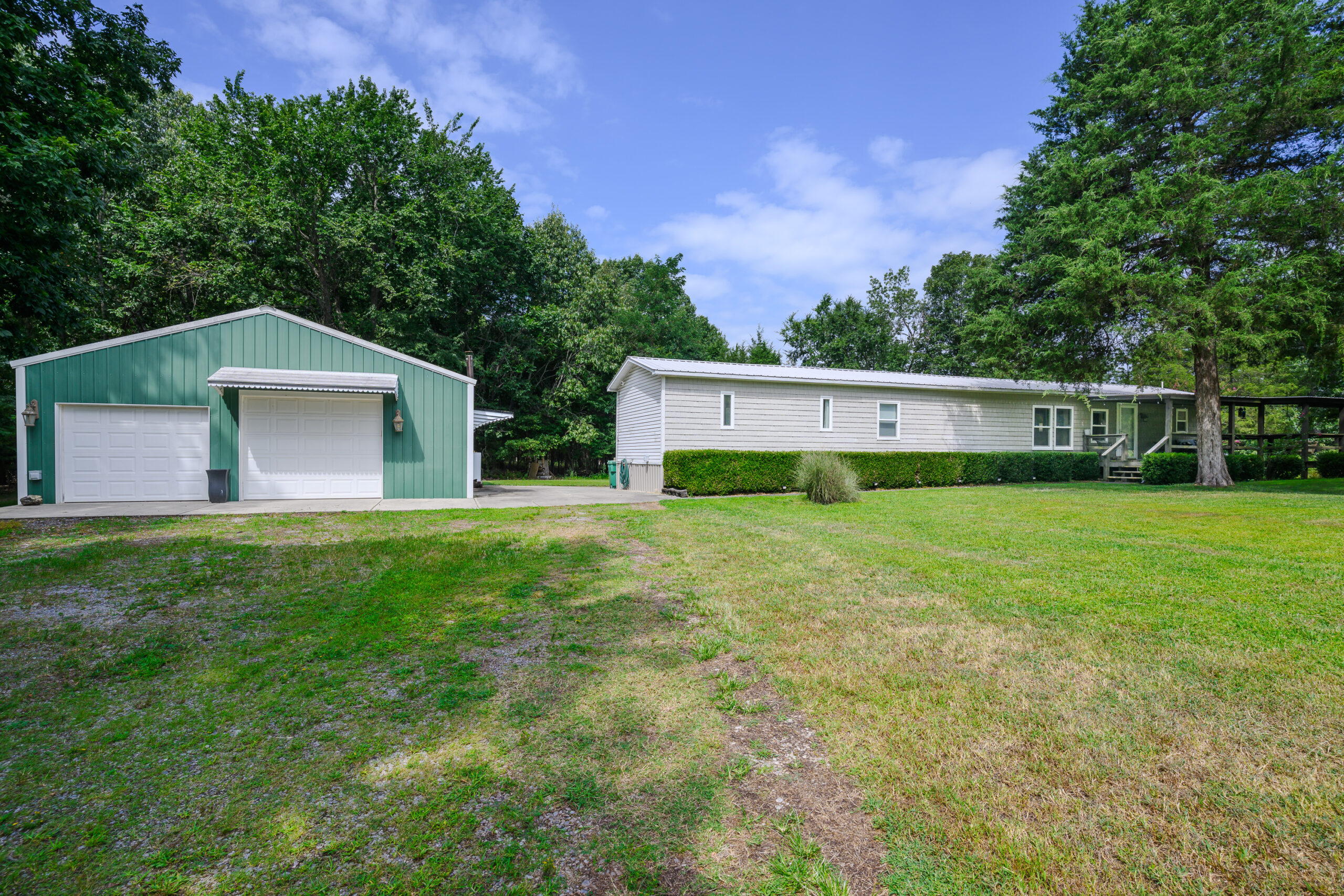 Front view of 3-bedroom lake home with large metal garage shop at 8828 Oakland Road in Oakland, Arkansas near Bull Shoals Lake.
