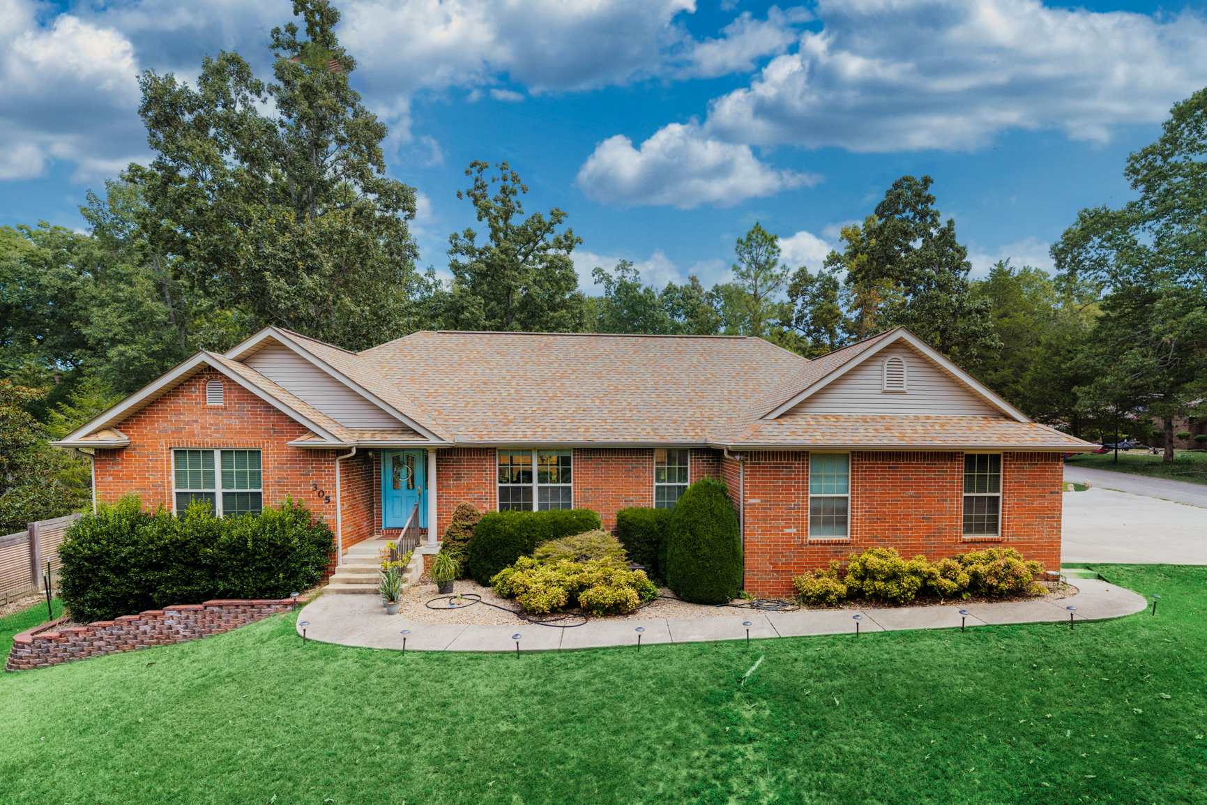 305 Woodstone Road home for sale in Bull Shoals Arkansas near Bull Shoals Lake